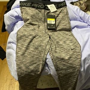 Small Nike Pro capri - new never worn